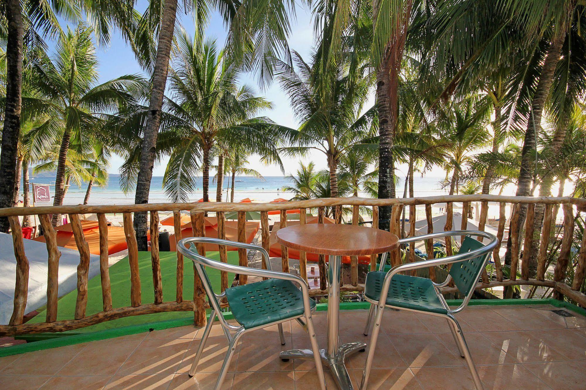 bahay-panuluyan Bluewaves House 2*